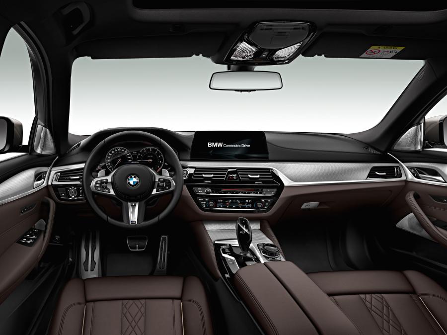 Торпедо BMW M550d xDrive Touring 2017 года  (WW) (фото 9 из 12)